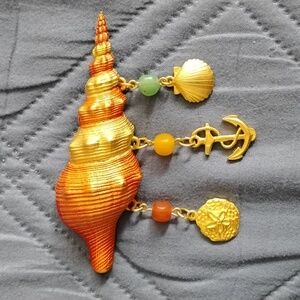 Cute Shell Brooch